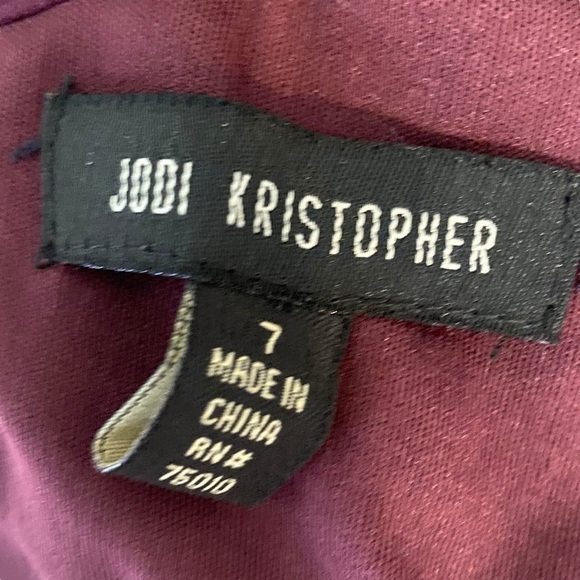 Jodi Kristopher lace halter peek a boo crop top burgundy/plum size 7 - Picture 5 of 10